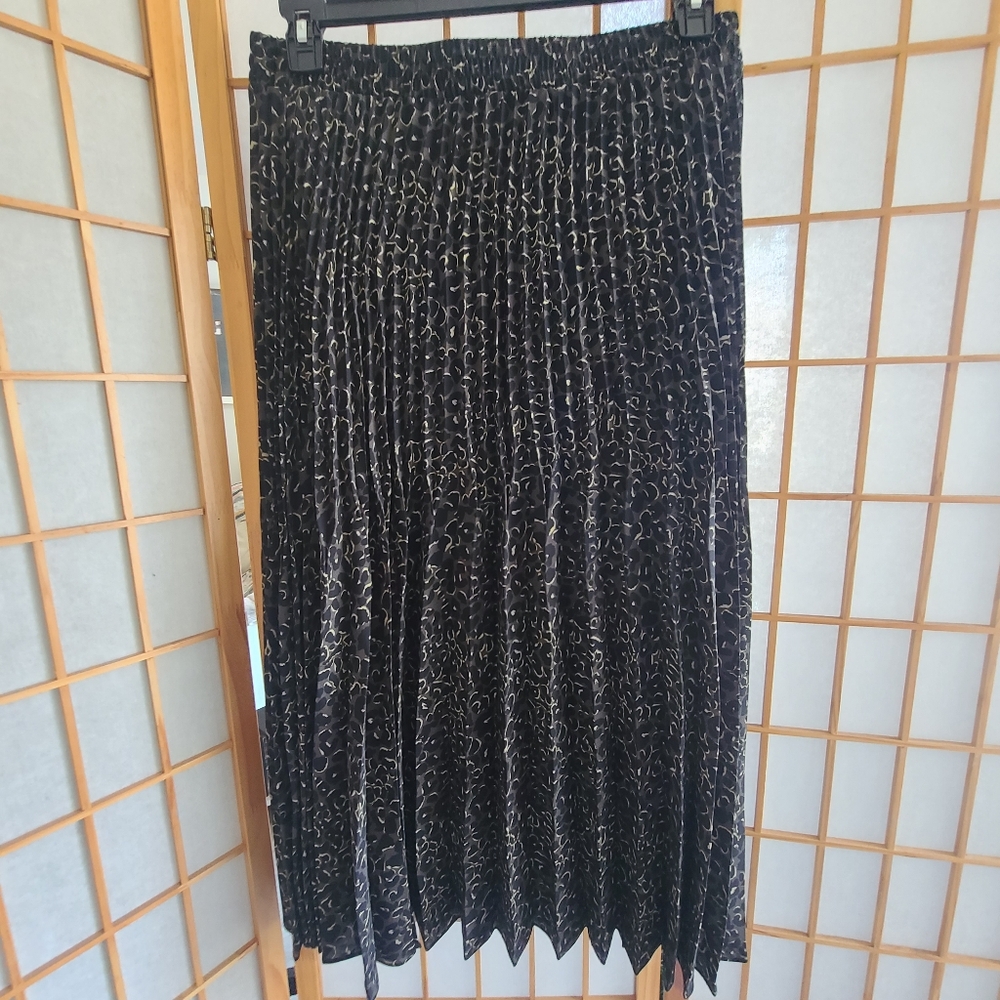 Max Studio Pleated Leopard Print Midi Skirt